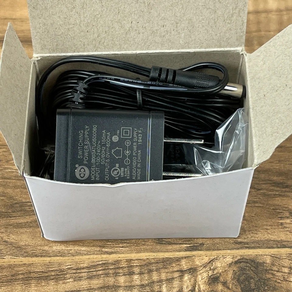 Convertidor óptico/coaxial digital a analógico con fuente de alimentación Insignia NS-HZ313 Foto 3 de 4