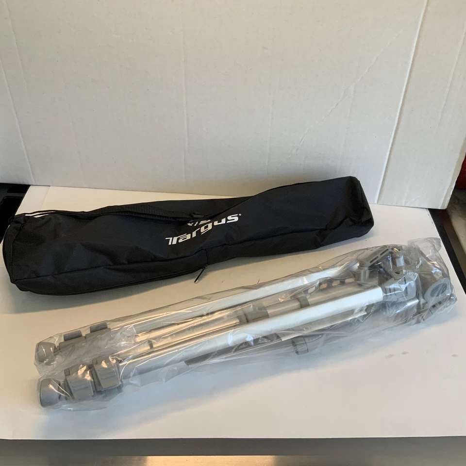 Targus Professional Extendable Tripod 58 Inch Camera Model TGT-58TR Open Box NEW - Image 4 of 4
