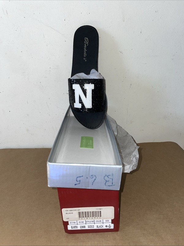breckelles sandals,6.5, N.Y black Glitter