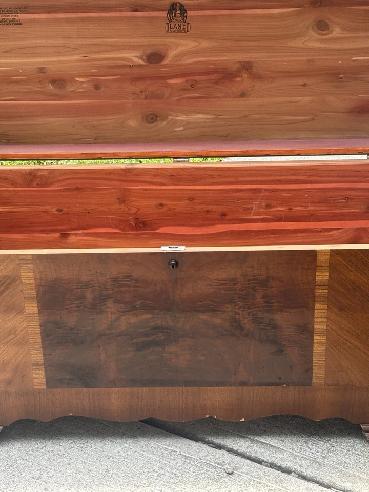 Cofre de madera de cedro Lane Foto 3 de 4