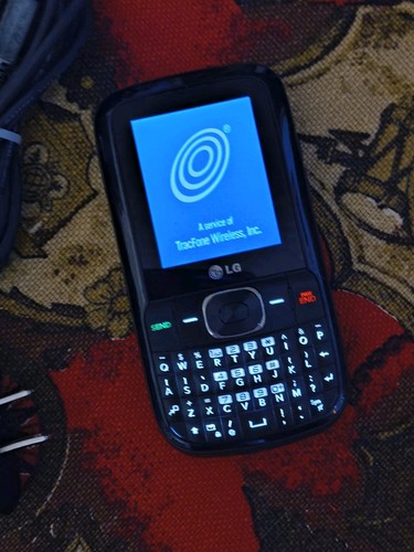 LG 4406 Bluetooth GSM Video TracFone WORKS PERFECT - Photo 2 sur 4