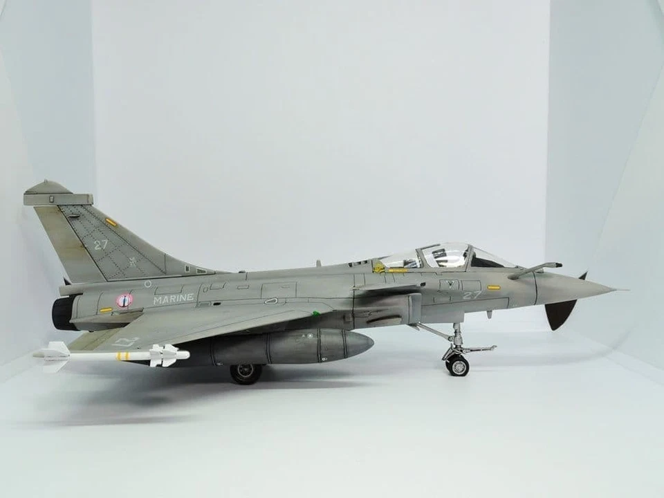 Costruito e dipinto Platz 1/72 Rafale M caccia basato su portaerei della... - Immagine 3 di 4