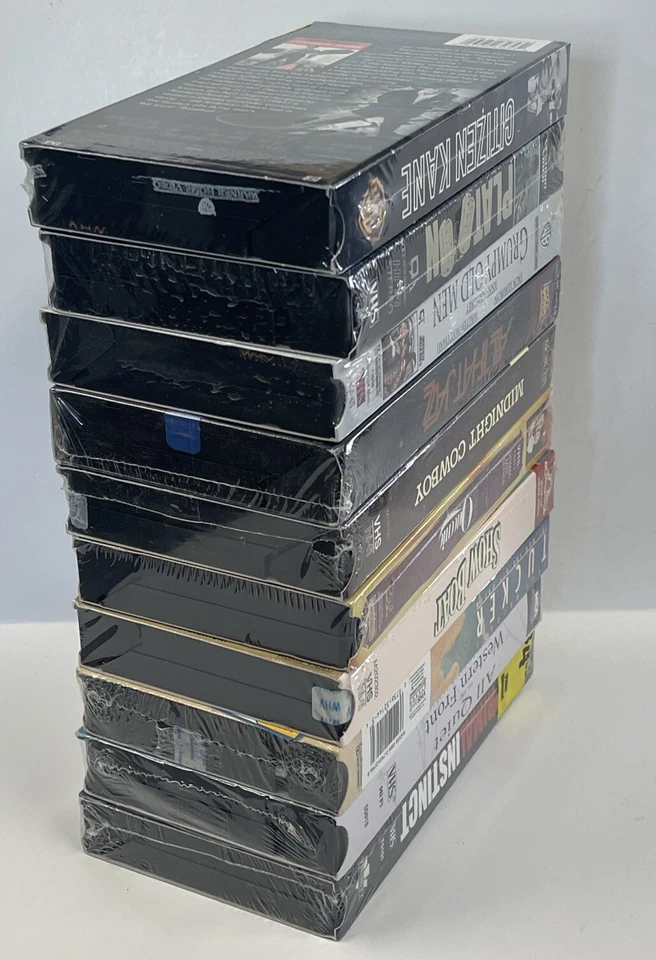 Lot of 10 SEALED VHS Movies - Drama- Exploitation/ Crime/War/Comedy NEW! Foto 3 de 4