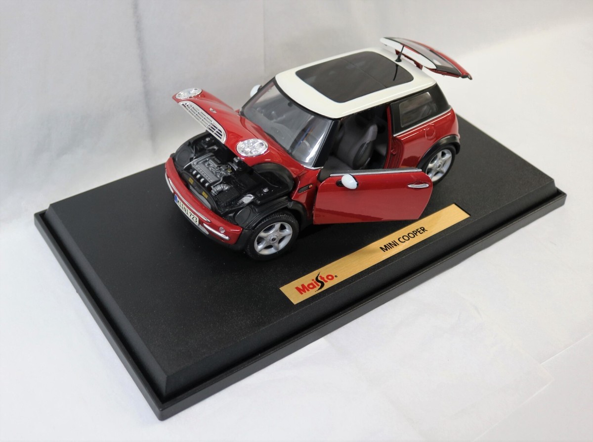 Maisto Special Edition Die-Cast 1:18 Red Mini Cooper With Sunroof