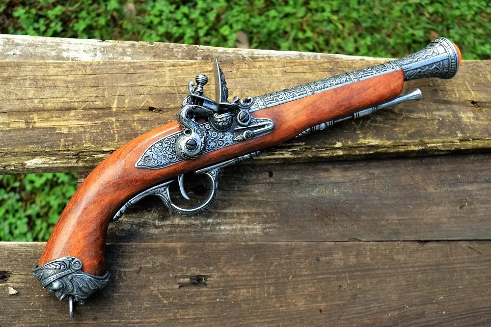 A fine antique 18th Century French Flintlock Blunderbuss, signed