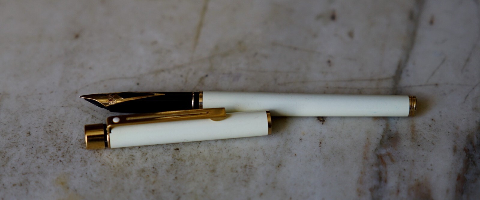 Stylo Plume Sheaffer Targa Slim Laque Ivory - Plume Or 18 Carats, Modèle Rare Et Prestigieux