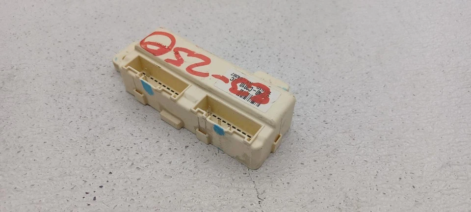 15 16 17 HYUNDAI SONATA МОДУЛЬ УПРАВЛЕНИЯ ЗАЖИГАНИЕМ РЕЛЕ ПРЕДОХРАНИТЕЛЯ 91940-C2010 - Изображение 2 из 4