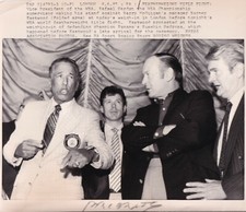 Original Press Wire Photo Boxing Rafael Yardan & Barney Eastwood weigh in 8.6.85
