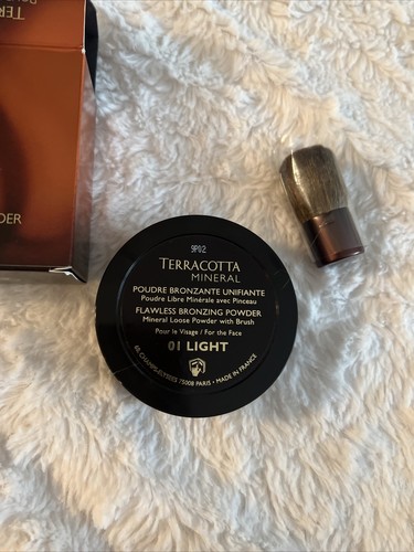 NIB Guerlain Terracotta Mineral Flawless Bronzing Powder 01 Light .1 oz - Picture 4 of 10