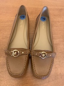 michael kors tan loafers