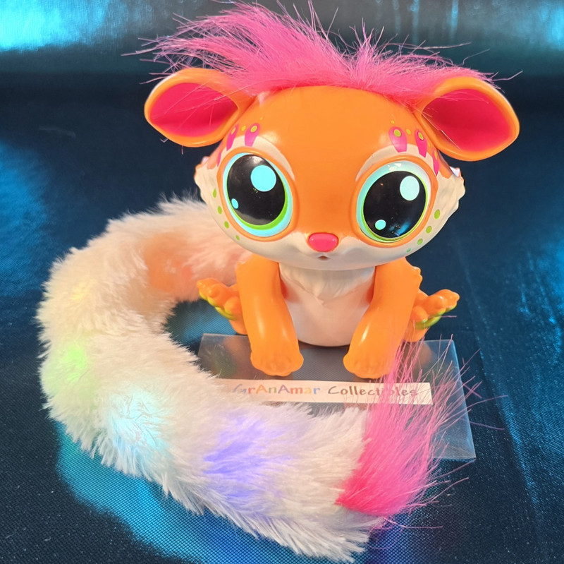 Lil Gleemerz Orange Talking Lemur 'Glorange' Figure Light Up Tail & Sounds GFL53