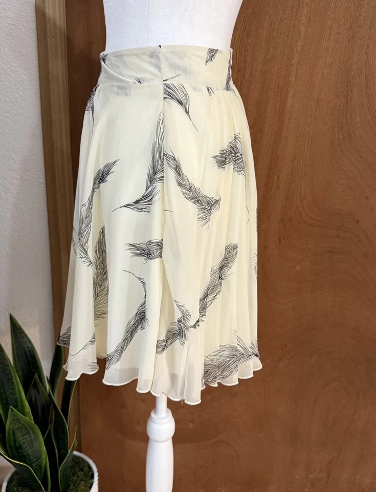 Saia Plissada ForCynthia Flounce Chiffon Penas Marfim Boho Cottage Média - Imagem 3 de 4