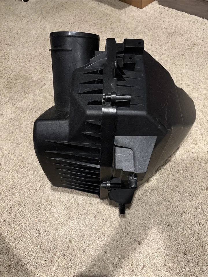 Chevrolet Silverado 1500 2019-2021 limpiador de admisión de aire 84412393 pieza OEM GM Foto 2 de 4