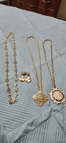 Vtg Trifari Jewelry Lot 3 Necklace & Clip Earrings Gold Tone MINT CONDITION