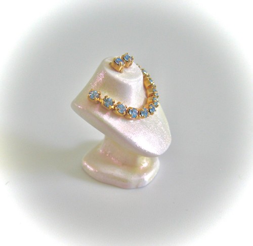 dollhouse doll house miniature WHITE JEWELRY BUST LT SAPPHIRE NECKLACE EARRING - Picture 2 of 2