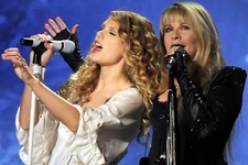BEAUTIFUL STEVIE NICKS & TAYLOR SWIFT 8X10 Photo