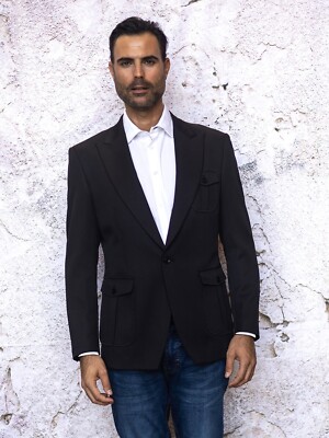 NWT SIZE XXL MENS BLACK BLAZER ,TAILOR FIT, 2 SIDE VENT , Safari Patch Pockets