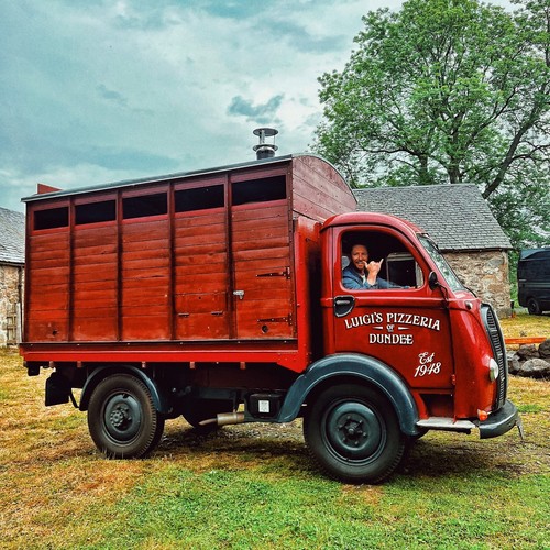 VINTAGE CLASSIC REMODELLED MOBILE PIZZA/FOOD TRUCK WITH GOZNEY DOME