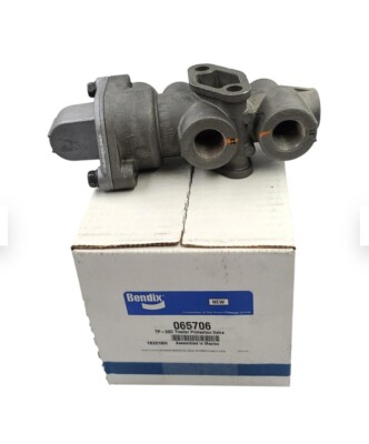 BW065706 / 065706BXW Genuine Bendix Tractor Protection Valve OEM - New