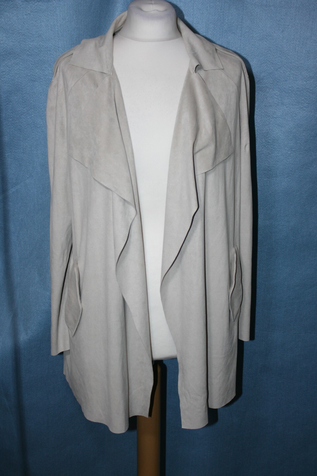 CHAQUETA TELA ELÁSTICA TACTO SUAVE BEIGE MANGO TALLA XS/S 4074