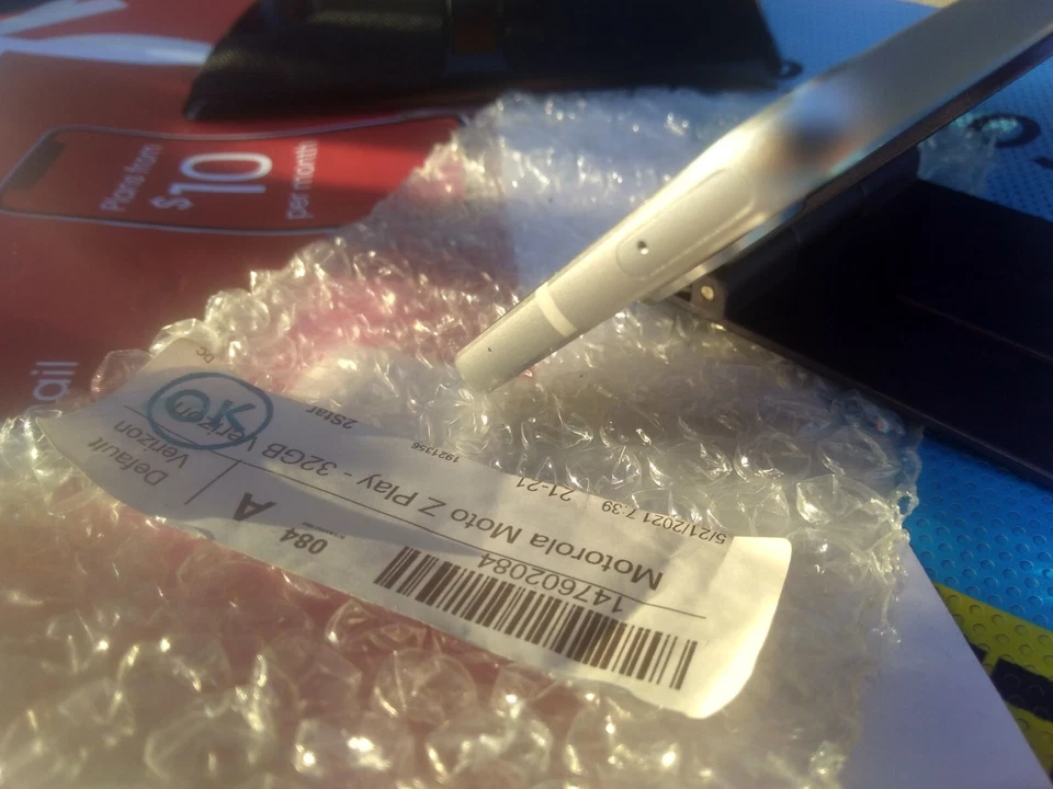 MOTOROLA ZPLAY UNLKD JBL SNDBOOST ANKER3PORT POWERBANK H2O 10gb PLAN SNAPDRAG625 - Image 4 of 4