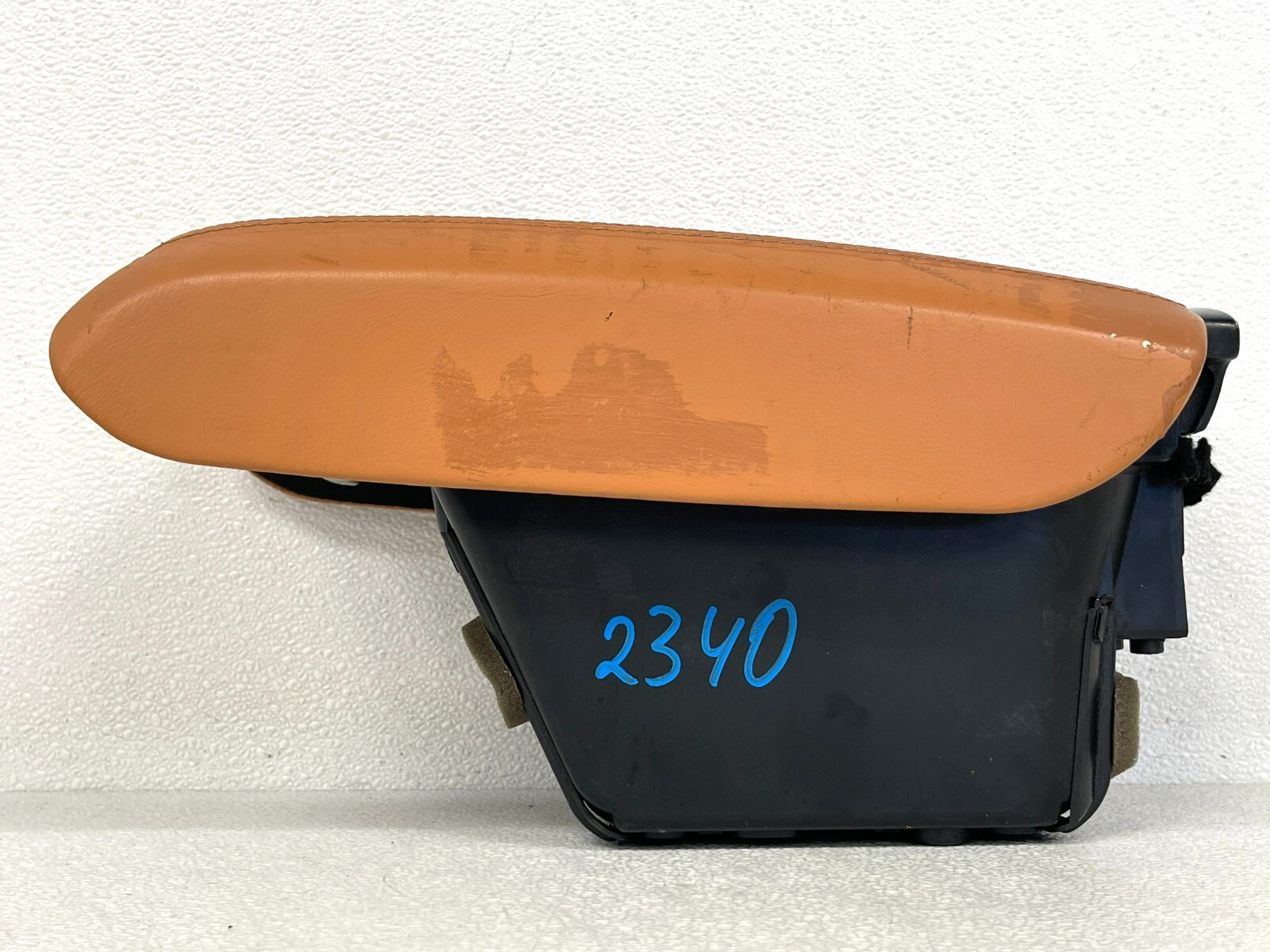 Maserati Quattroporte 2003-2012 Rear Center console storage compartment