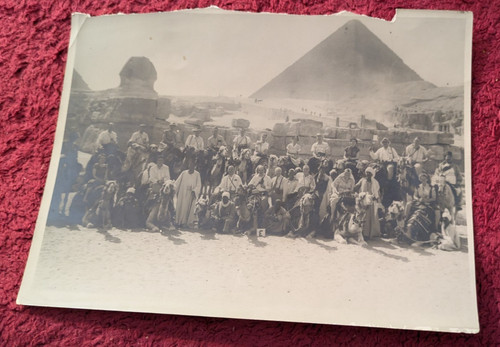 Photo Egyptian Pyramids with Australian Imperial Soldiers WWI 6-5 x 8.5 SCARCE