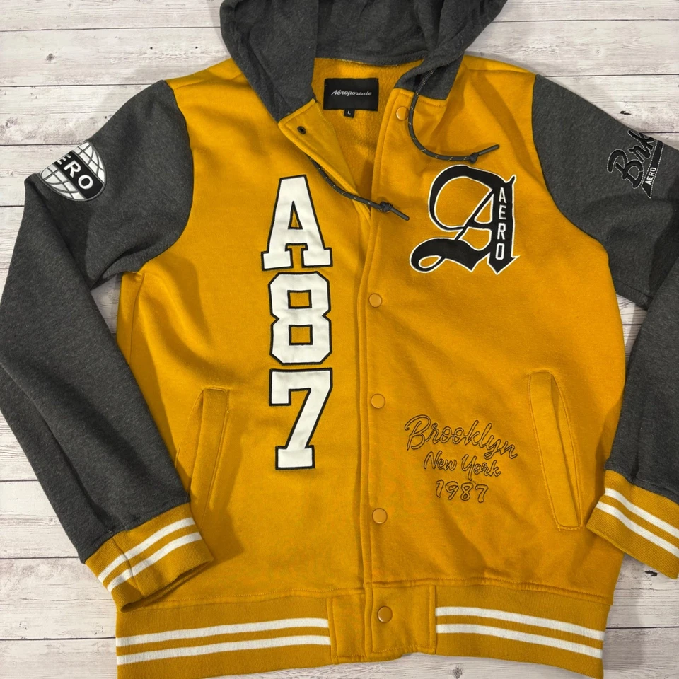 Chaqueta con Capucha Universitaria Aéropostale Brooklyn NY Para Hombre Talla L Gris Dorado Aero Foto 3 de 4