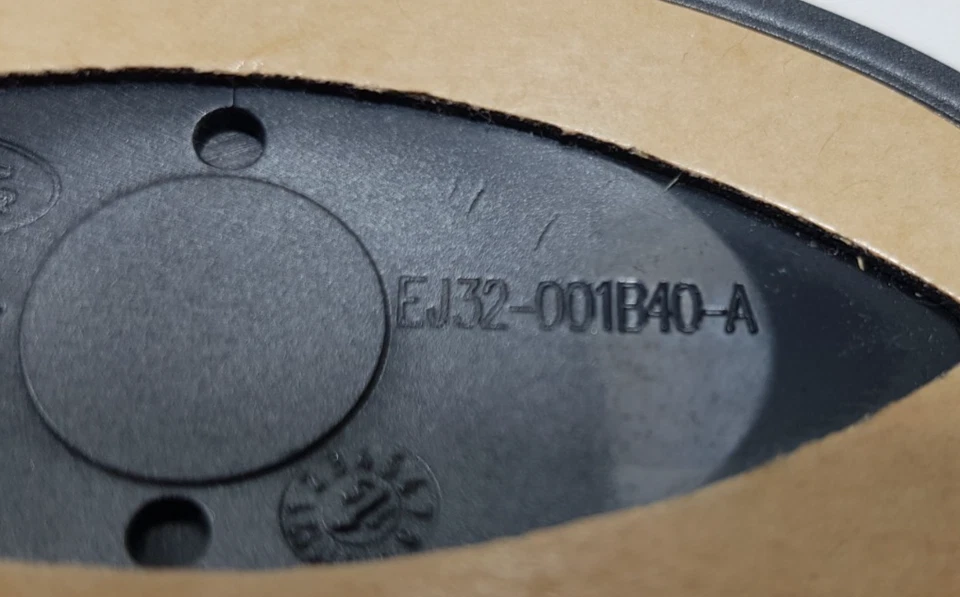 Land Rover Defender Evoque Bagagliaio Portellone Logo Stemma Originale LR060140 - Immagine 3 di 4