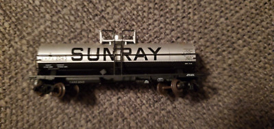 SUNRAY 11,000 Gallon Single Dome Tank Car Road # 2043 N Scale Atlas # 43682