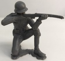 Vintage 1963 Louis Marx Gray Plastic WWII German Kneeling Toy Soldier Figure