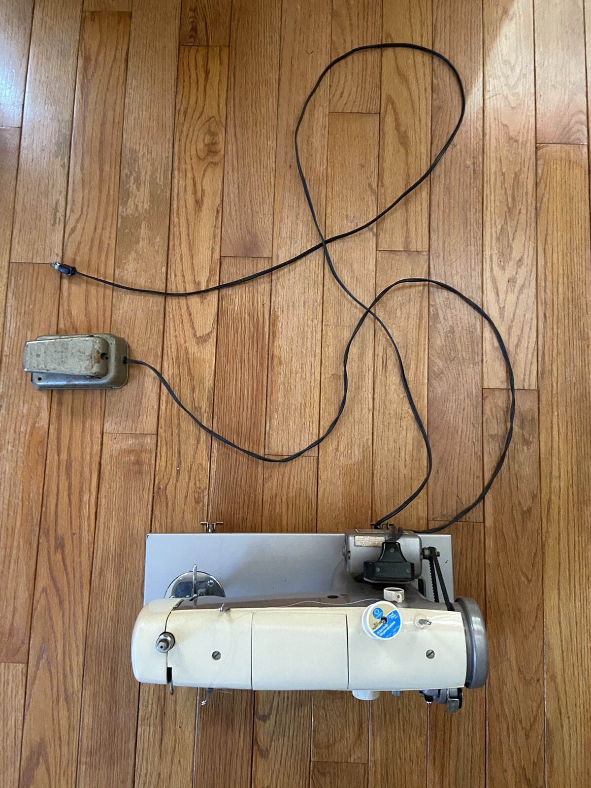 Vintage SEARS Kenmore Sewing Machine Model 1120 W/ Petal & Case TESTED