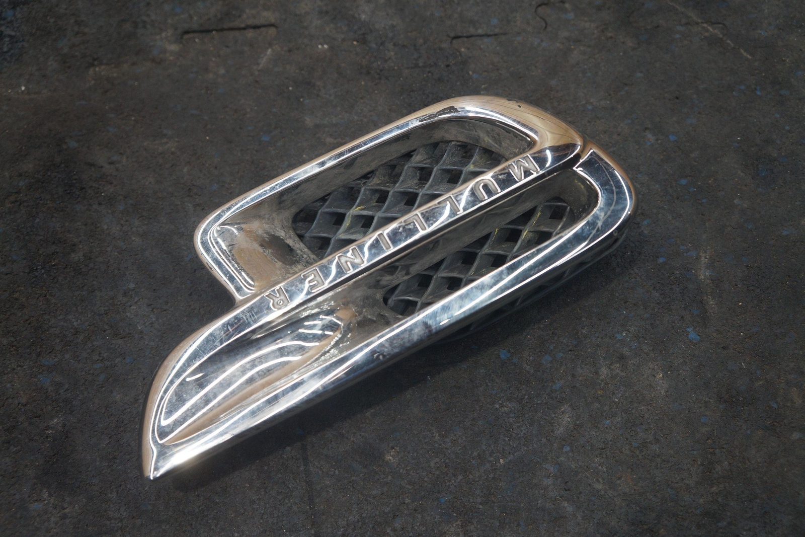 Left Fender Air Vent Grille Trim Panel Mulliner 3Y0821947C Bentley Mulsanne 2015
