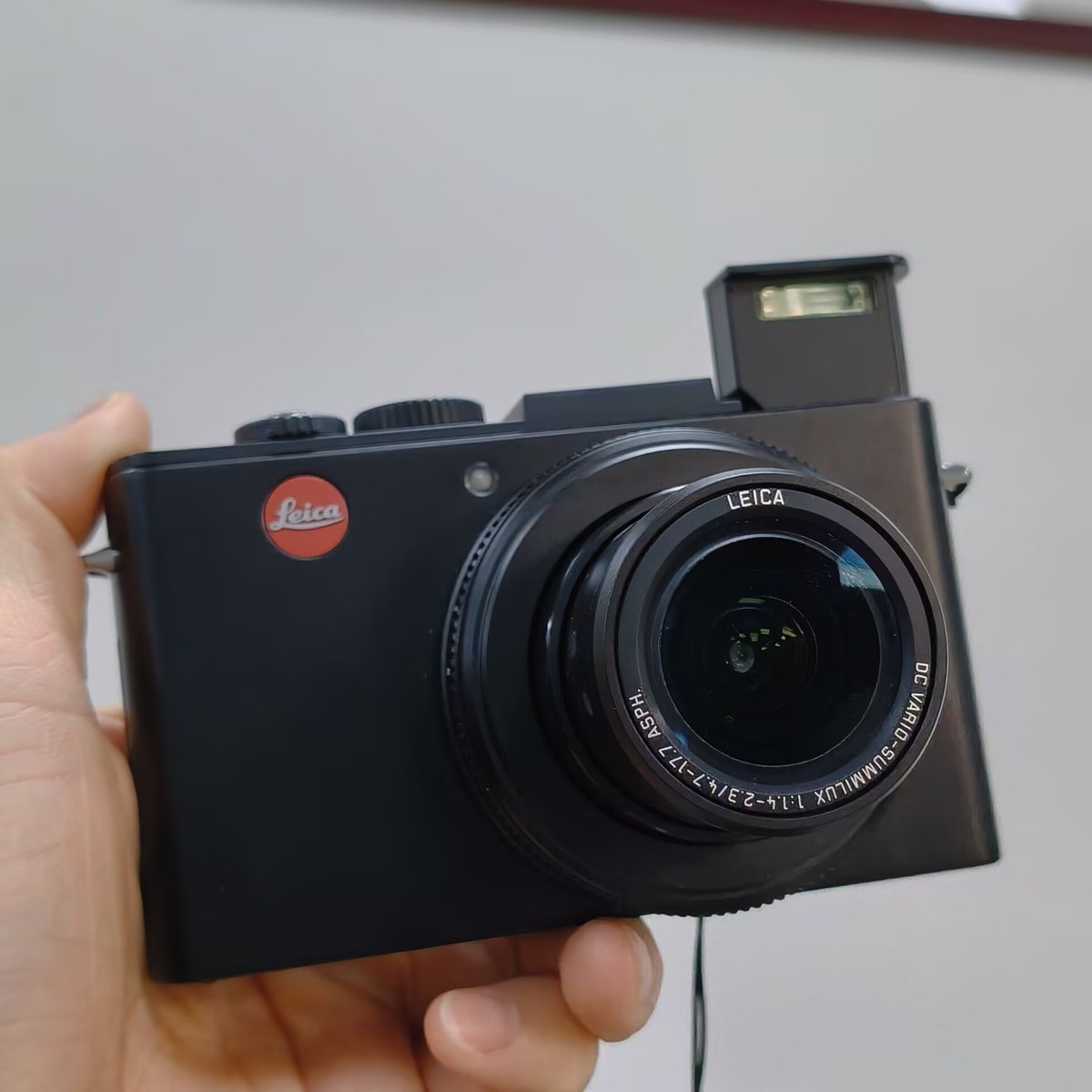 【美品】ライカ Leica D-LUX6 ブラック Leica D-LUX 6 Black 10.1 MP 3.8x Optical Zoom Compact Digital