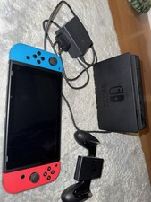 Nintendo Switch mit Zubehörpaket + 4 Spiele