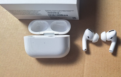 Apple AirPods Pro weiß MLWK3ZM/A Kabellose Kopfhörer mit MagSafe Ladecase B-Ware