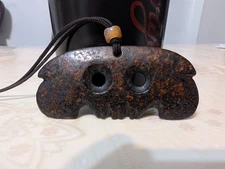 中华文化-红山文化带齿玉兽面。红山文化重要器物，非常具有代表性。完整无损，沁色入骨，包浆自然，品相一流。长8cm;宽3.5cm.有孔可佩戴。