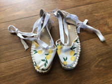 BNWT LADIES PRIMARK ESPADRILLES SANDALS WITH LEMONS PRINT AND TIE ANKLES SIZE 3