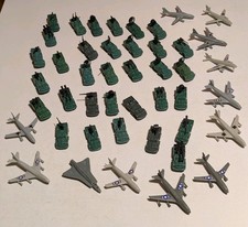 Großes Konvolut an Militär Fahrzeuge Vintage Plastik Army Trucks  + Flugzeuge