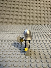 LEGO Castle Fantasy Era Crown Knight Scale Mail Minifigure cas339 With Shield
