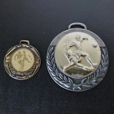 Lot de 2 anciennes médaille de football signé Bandoli et Naylan - Photo 1/4