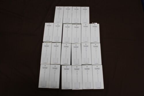 Lot of 22 Apple Mini DisplayPort (Thunderbolt 2) to VGA Adapters MB572Z/B