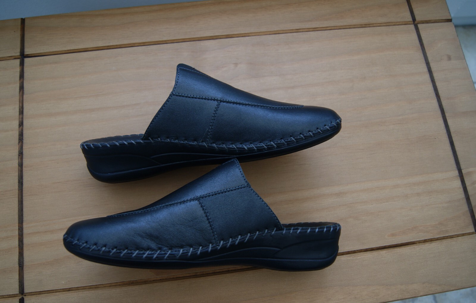 Fly Flot 'Dream' Black Leather Mules/Clogs UK size 7, EU 39. New