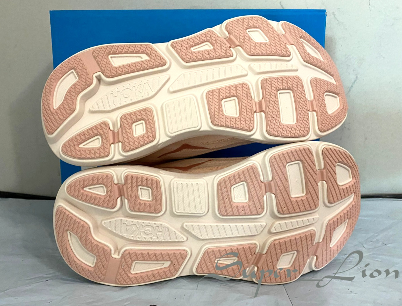 NEW HOKA One One Women's BONDI 9 Running Shoes - SIZE 8 B - Rose Latte thumbnail 12