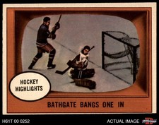 1961 Topps #22 Andy Bathgate In Action Rangers-Hockey / Blackhawks 4 - VG/EX