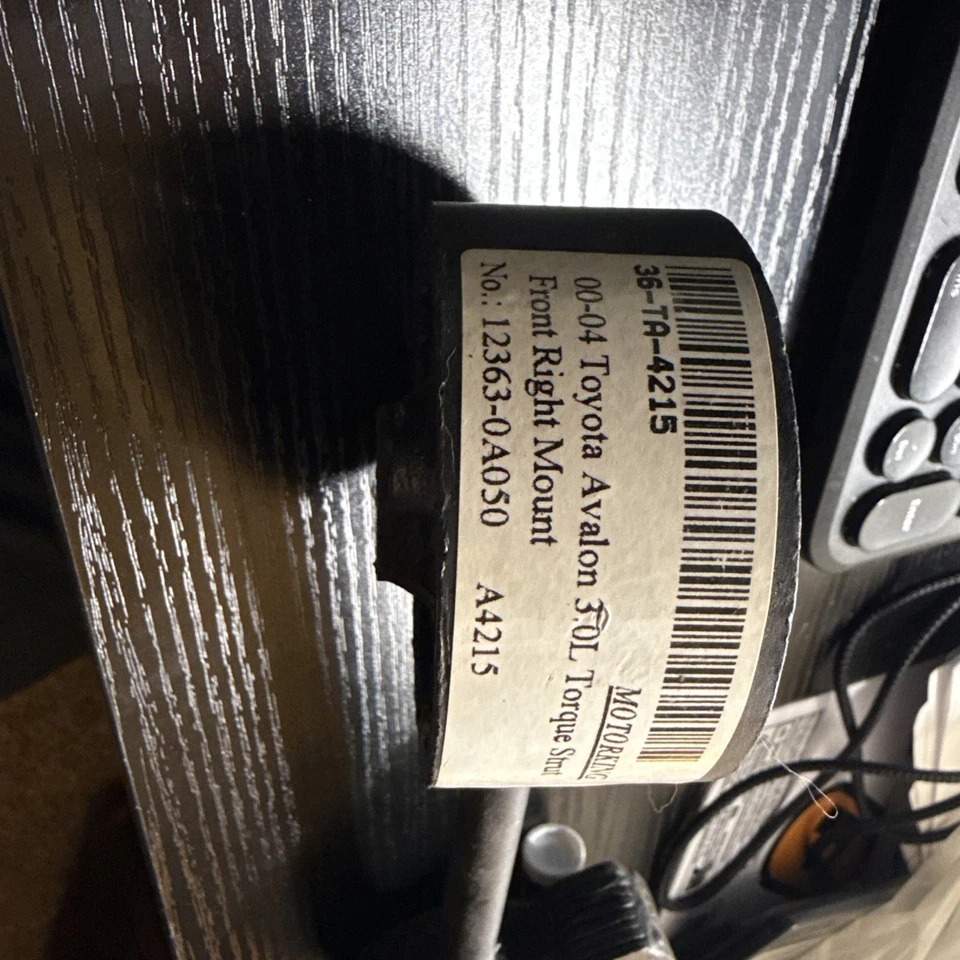 Suporte de suspensão dianteiro direito torque Toyota Avalon 3.0L A4215 - Imagem 2 de 3