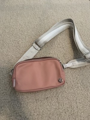 Lululemon Everywhere Crossbody Bag Pink Pastel / White Opal 