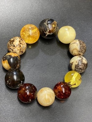 Echtes massives baltisches Bernstein Armband. Mehrfarbige Perlen in Kugelform. dehnbar