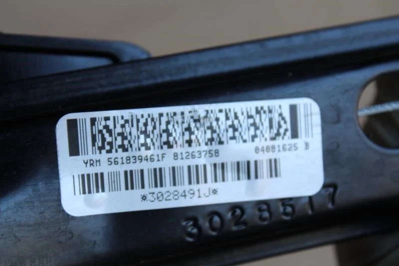 Volkswagen Passat 2017 puerta trasera izquierda regulador ventana desnudo 561839461F Foto 3 de 4