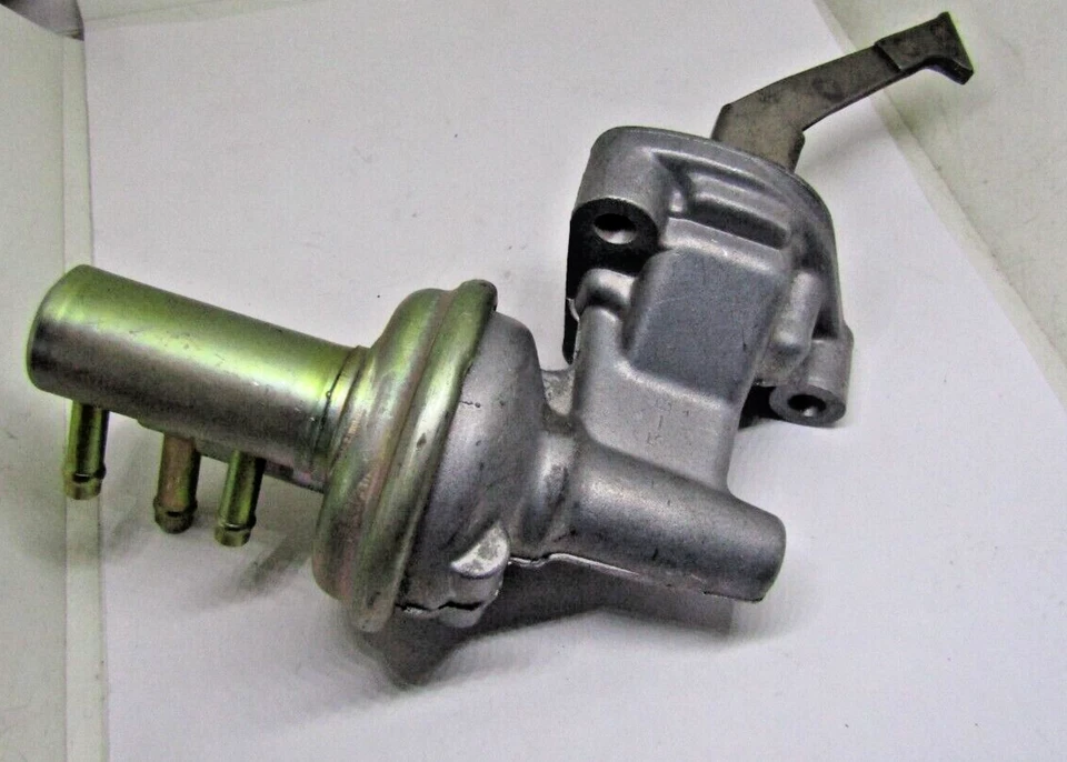 BOMBA DE COMBUSTIBLE MECÁNICA MD034065 DODGE COLT Foto 3 de 4